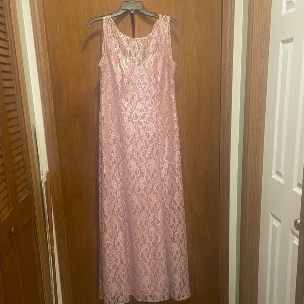 Elegant Pink Lace Dress